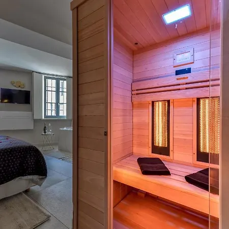 Апартаменты Les De Laure - O Lit Divin, Instant De Volupte, Balneo Sauna, Climatisation, Netflix, 160m De La Cite Medievale Каркассон