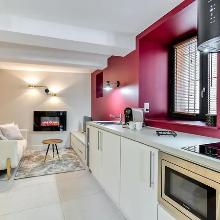 Апартаменты Les De Laure - O Lit Divin, Instant De Volupte, Balneo Sauna, Climatisation, Netflix, 160m De La Cite Medievale Каркассон