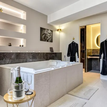 Les De Laure - O Lit Divin, Instant De Volupte, Balneo Sauna, Climatisation, 160m De La Cite Medievale *