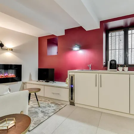 Apartment Les De Laure - O Lit Divin, Instant De Volupte, Balneo Sauna, Climatisation, Netflix, 160m De La Cite Medievale