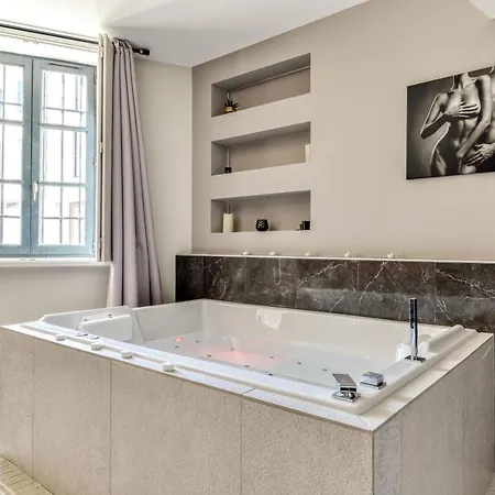 O Lit Divin Instant De Volupté Balneo Sauna Appartement *