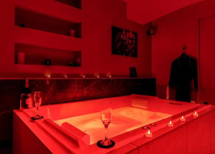 Les De Laure - O Lit Divin, Instant De Volupte, Balneo Sauna, Climatisation, Netflix, 160m De La Cite Medievale Daire *