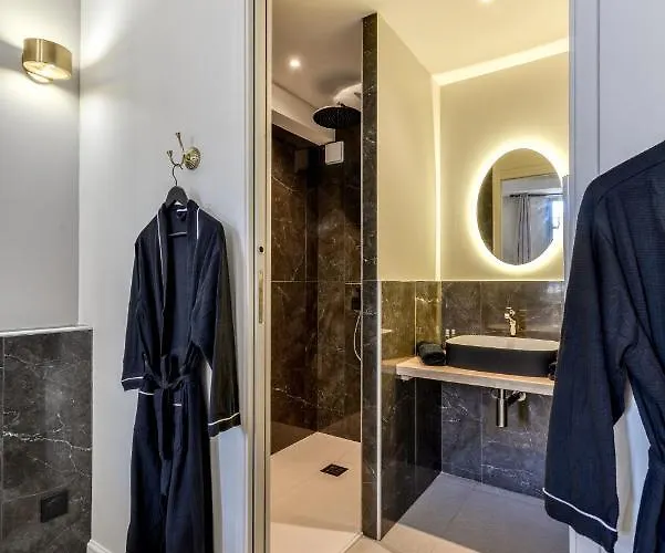 Les De Laure - O Lit Divin, Instant De Volupte, Balneo Sauna, Climatisation, Netflix, 160m De La Cite Medievale *