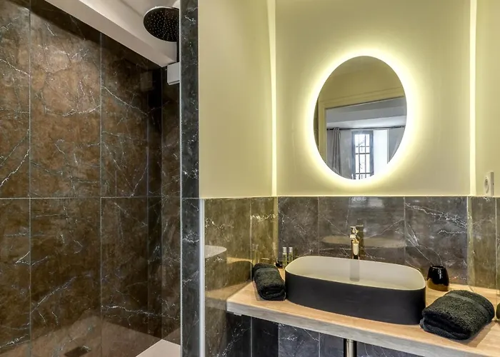 Les De Laure - O Lit Divin, Instant De Volupte, Balneo Sauna, Climatisation, Netflix, 160m De La Cite Medievale Appartement *