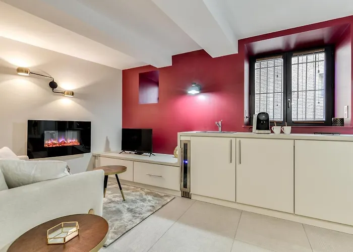 Appartement Les De Laure - O Lit Divin, Instant De Volupte, Balneo Sauna, Climatisation, Netflix, 160m De La Cite Medievale