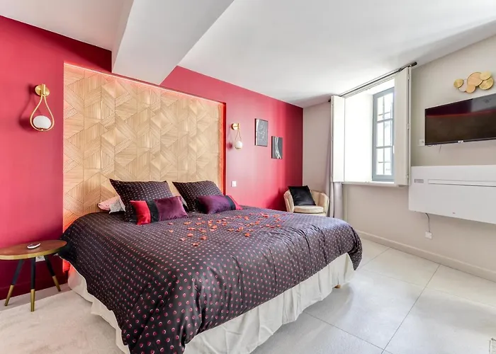 Les De Laure - O Lit Divin, Instant De Volupte, Balneo Sauna, Climatisation, Netflix, 160m De La Cite Medievale Daire *