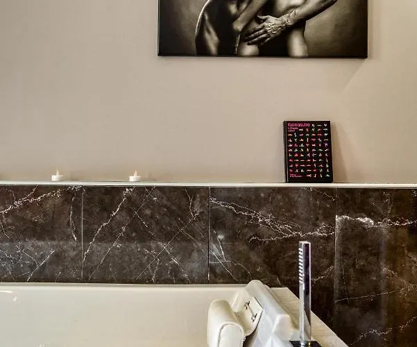 Les De Laure - O Lit Divin, Instant De Volupte, Balneo Sauna, Climatisation, Netflix, 160m De La Cite Medievale