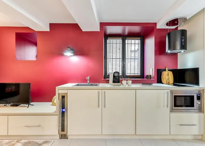 Les De Laure - O Lit Divin, Instant De Volupte, Balneo Sauna, Climatisation, Netflix, 160m De La Cite Medievale דירה