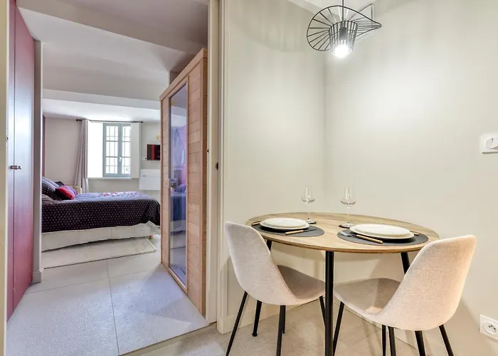 Les De Laure - O Lit Divin, Instant De Volupte, Balneo Sauna, Climatisation, Netflix, 160m De La Cite Medievale