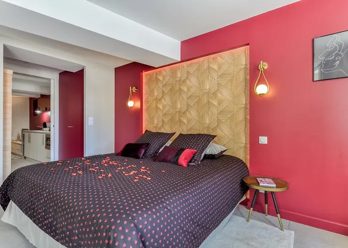 Les De Laure - O Lit Divin, Instant De Volupte, Balneo Sauna, Climatisation, Netflix, 160m De La Cite Medievale